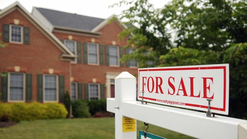 Zillow炒房巨亏的故事,远比它甩卖的7000套房更有意思